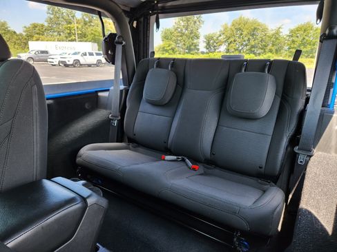 Used 2022 Jeep Wrangler Sport AWD/4WD image 11