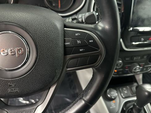 Used 2020 Jeep Cherokee Limited AWD/4WD image 16