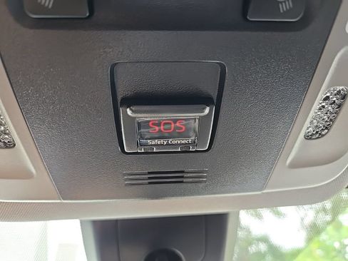 Used 2019 Toyota Camry LE FWD image 32