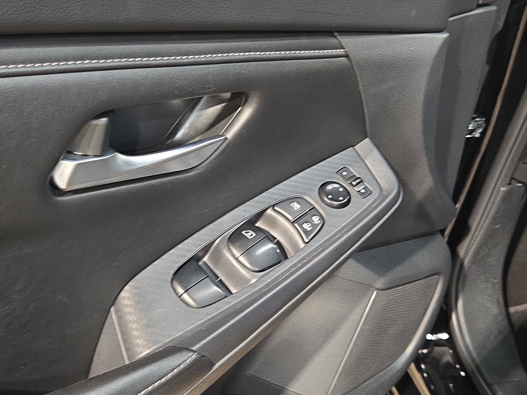 Used 2024 Nissan Sentra SV FWD image 21