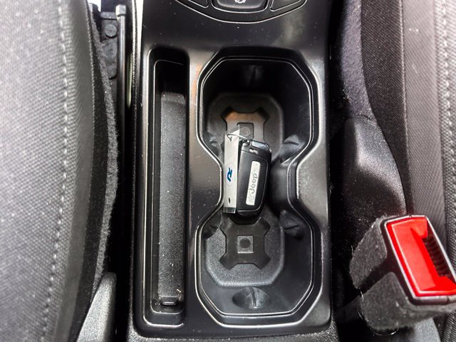 Used 2023 Jeep Renegade Latitude AWD/4WD image 26