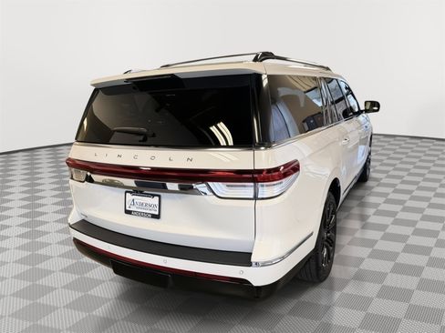 Used 2024 Lincoln Navigator L Reserve image 7