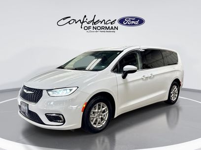 Used 2023 Chrysler Pacifica Touring-L