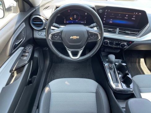 Used 2024 Chevrolet Trax LT w/ Driver Confidence Package FWD image 6