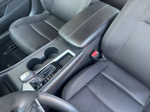 Used 2025 Nissan Altima 2.5 SV FWD image 31