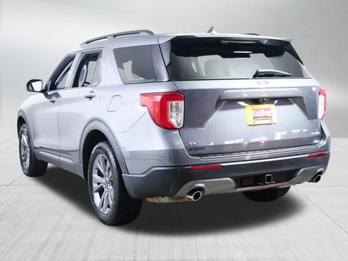 Used 2022 Ford Explorer XLT w/ Equipment Group 202A AWD/4WD image 5