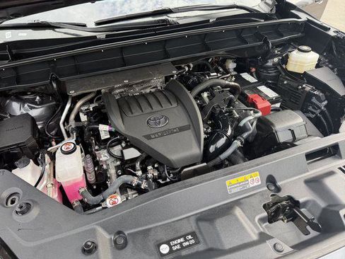 Certified 2025 Toyota Highlander LE FWD image 24