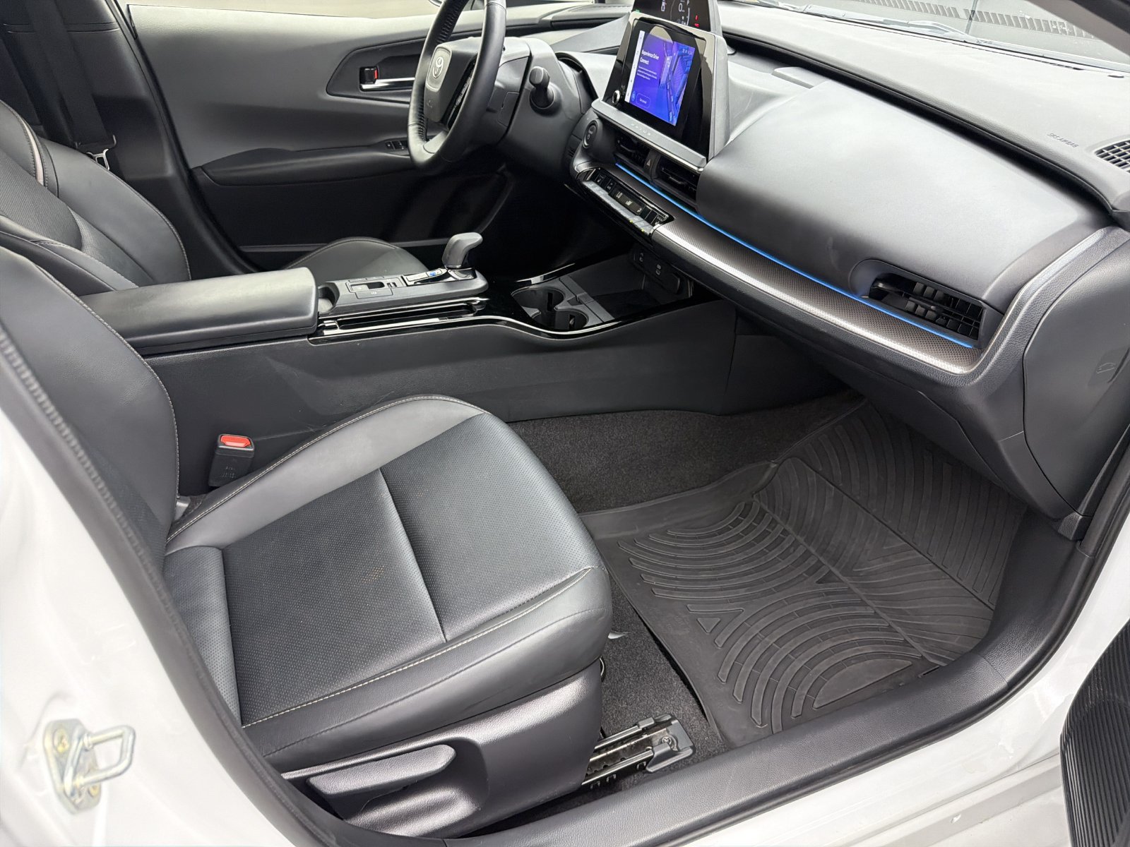 Certified 2025 Toyota Prius XLE FWD image 13