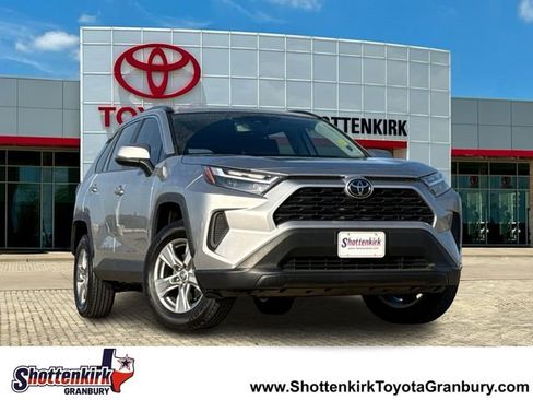 Used 2024 Toyota RAV4 XLE image 1
