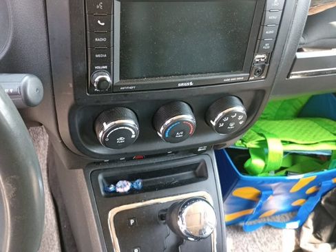 Used 2017 Jeep Patriot High Altitude AWD/4WD image 12