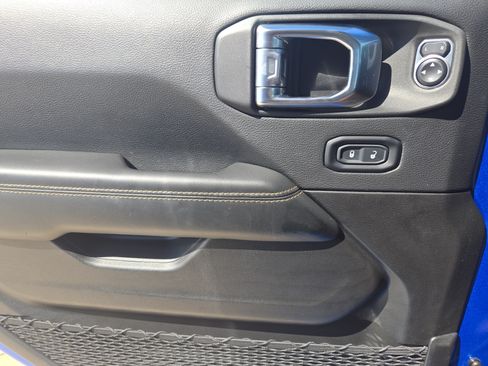 Used 2025 Jeep Wrangler Unlimited Sahara AWD/4WD image 25