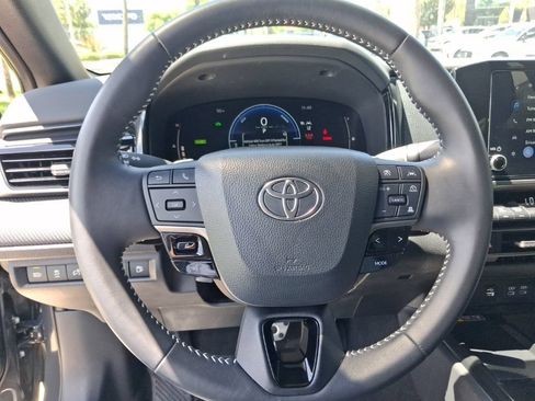 Used 2025 Toyota Camry SE FWD image 16