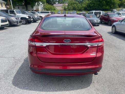 Used 2018 Ford Fusion SE w/ Equipment Group 201A FWD image 7