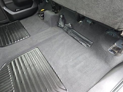 Used 2019 Chevrolet Silverado 1500 LT image 16