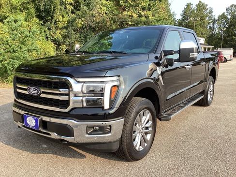 Used 2025 Ford F150 Lariat w/ Equipment Group 501A Mid AWD/4WD image 3