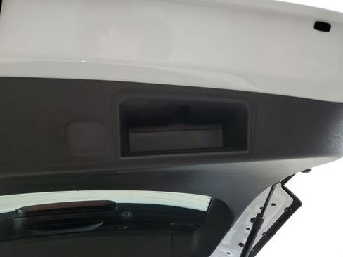 Used 2024 GMC Terrain SLE image 8