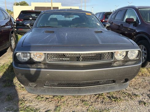Used 2012 Dodge Challenger SXT RWD image 2