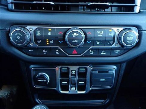 New 2026 Jeep Wrangler Unlimited Sahara AWD/4WD image 19