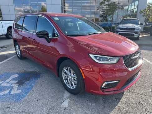 New 2026 Chrysler Pacifica Select image 6