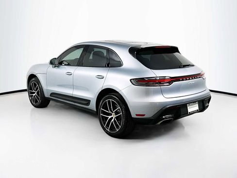 Certified 2025 Porsche Macan image 3