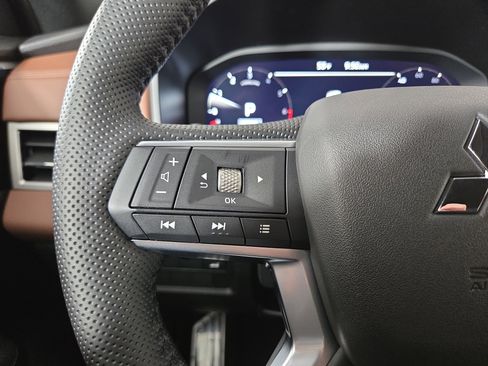 New 2026 Mitsubishi Outlander SEL image 15