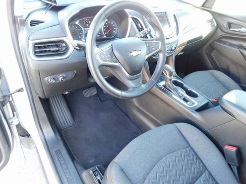 Used 2022 Chevrolet Equinox LT w/ Driver Convenience Package image 14