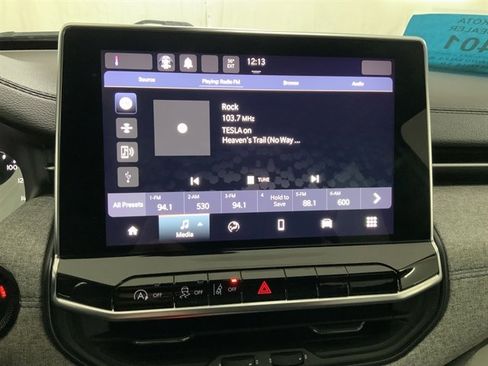 Used 2023 Jeep Compass Latitude image 24