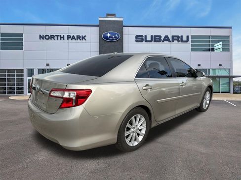 Used 2014 Toyota Camry XLE w/ Convenience Package FWD image 3