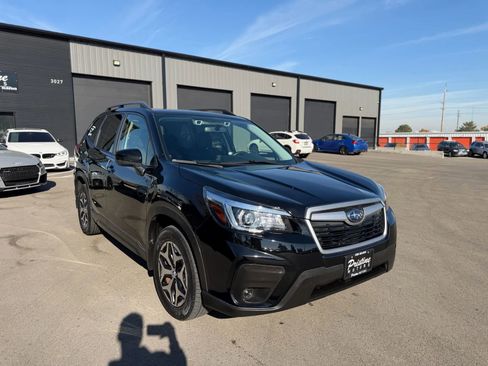 Used 2019 Subaru Forester Premium image 3