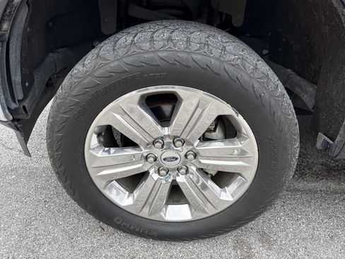 Used 2018 Ford F150 Lariat w/ Equipment Group 502A Luxury AWD/4WD image 39