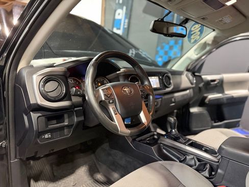Used 2016 Toyota Tacoma SR5 w/ SR5 Appearance Package (SN) AWD/4WD image 11