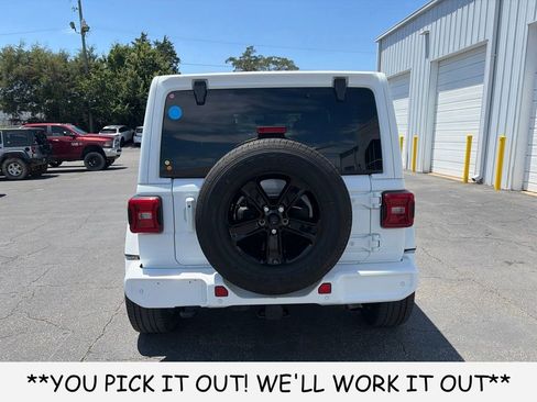 Used 2022 Jeep Wrangler Unlimited Sahara AWD/4WD image 5