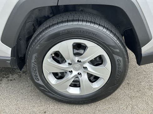 Used 2023 Toyota RAV4 LE AWD/4WD image 5