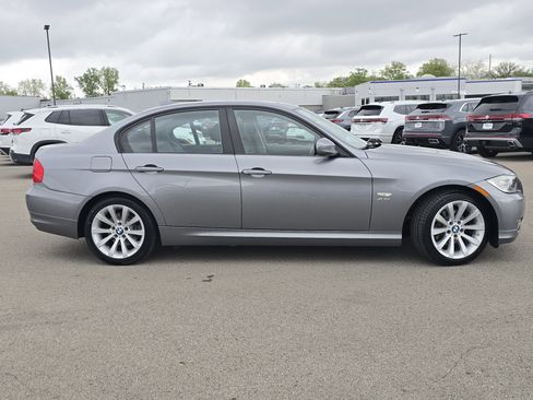 Used 2011 BMW 328i xDrive Sedan AWD/4WD image 8