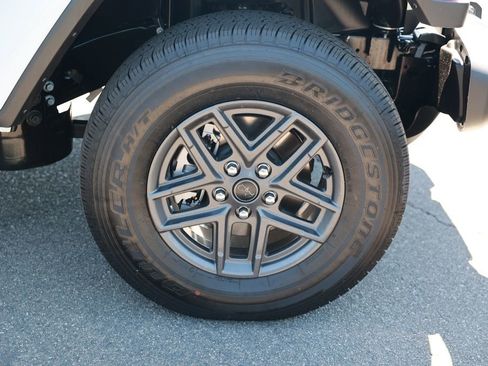 New 2026 Jeep Gladiator Sport AWD/4WD image 8