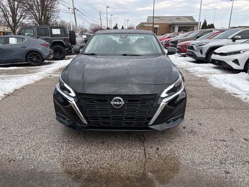 Used 2025 Nissan Altima 2.5 SV image 2