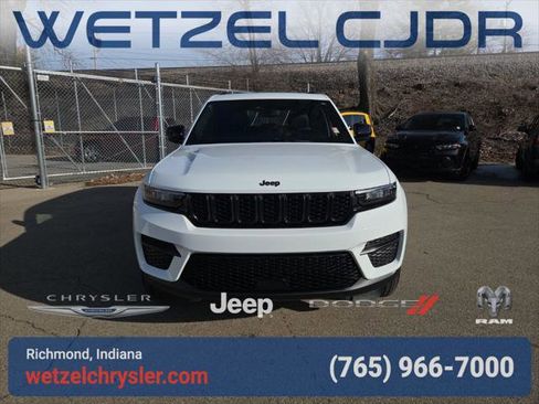 Certified 2024 Jeep Grand Cherokee Altitude image 2