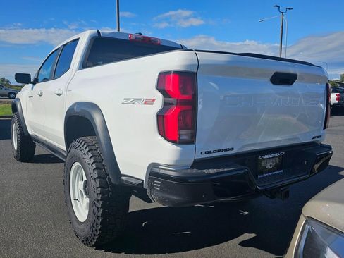 Used 2025 Chevrolet Colorado ZR2 w/ Technology Package AWD/4WD image 5
