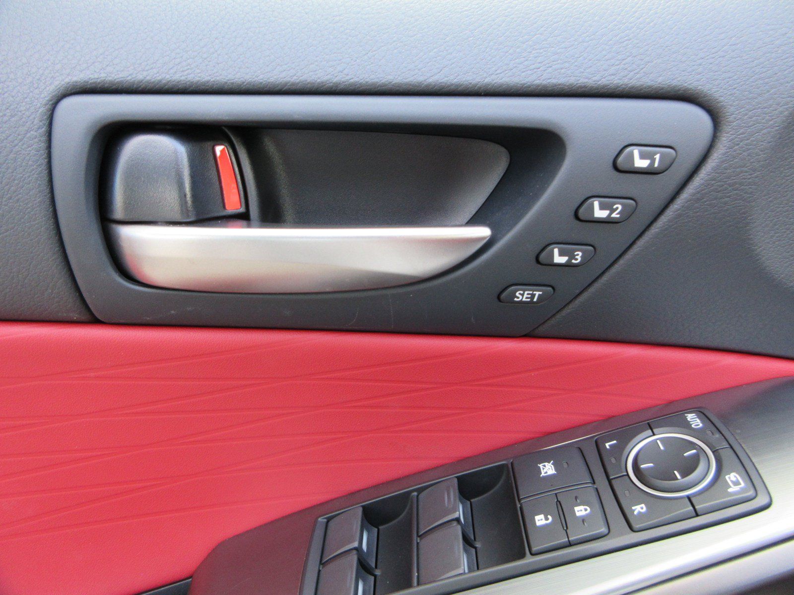 Used 2025 Lexus IS 500 RWD image 29