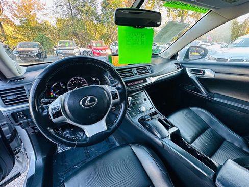 Used 2011 Lexus CT 200h Premium image 17