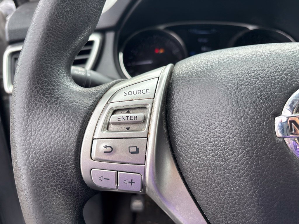 Used 2016 Nissan Rogue SV AWD/4WD image 18