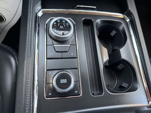 Used 2023 Ford Expedition Max XLT image 14