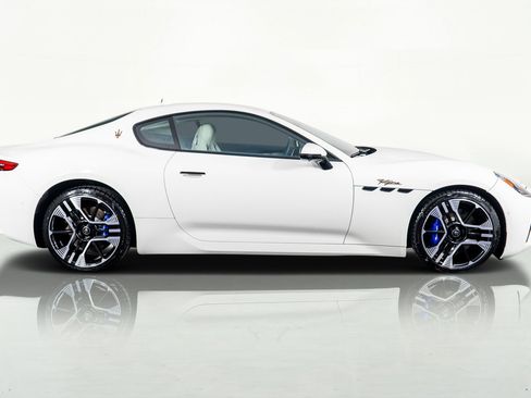 Used 2024 Maserati GranTurismo Folgore image 5