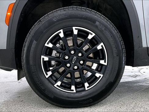Used 2025 Chevrolet Traverse Z71 AWD/4WD image 11