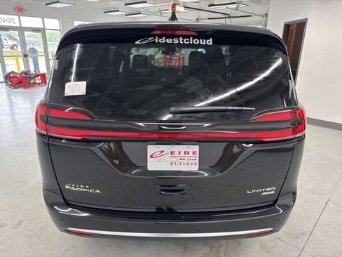 New 2027 Chrysler Pacifica Limited AWD/4WD image 7
