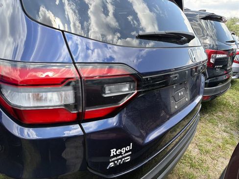 Used 2025 Honda Pilot EX-L image 8