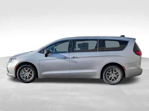 New 2026 Chrysler Pacifica Select FWD image 3