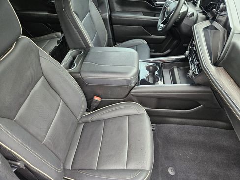 Used 2025 Chevrolet Tahoe Premier RWD image 15