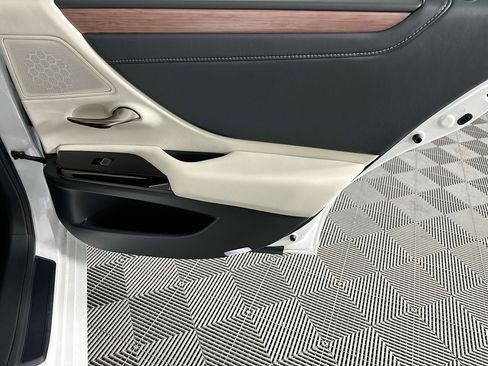 New 2025 Lexus ES 300h w/ Premium Package image 30