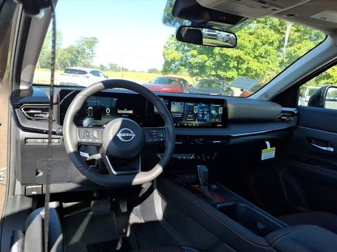New 2026 Nissan Kicks SR w/ SR Premium Package FWD image 9